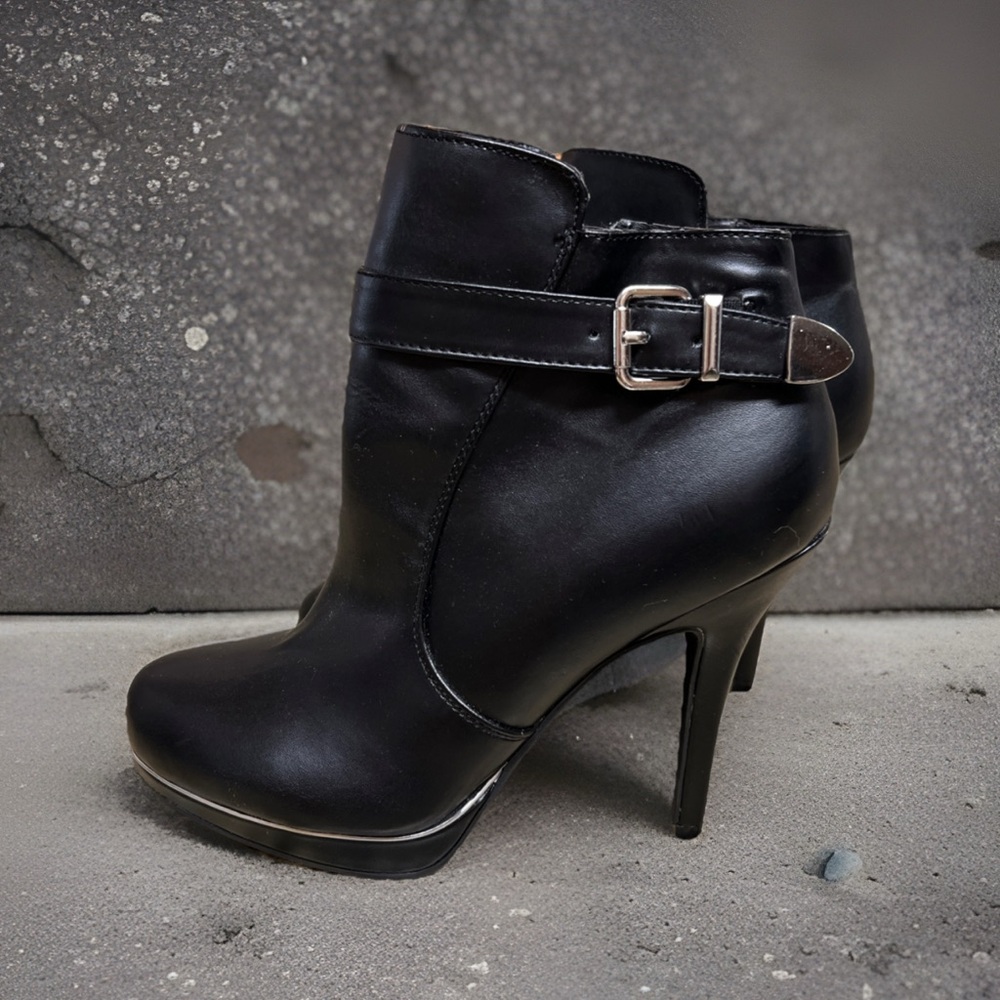 Andiamo Aerica Black Ankle Boots